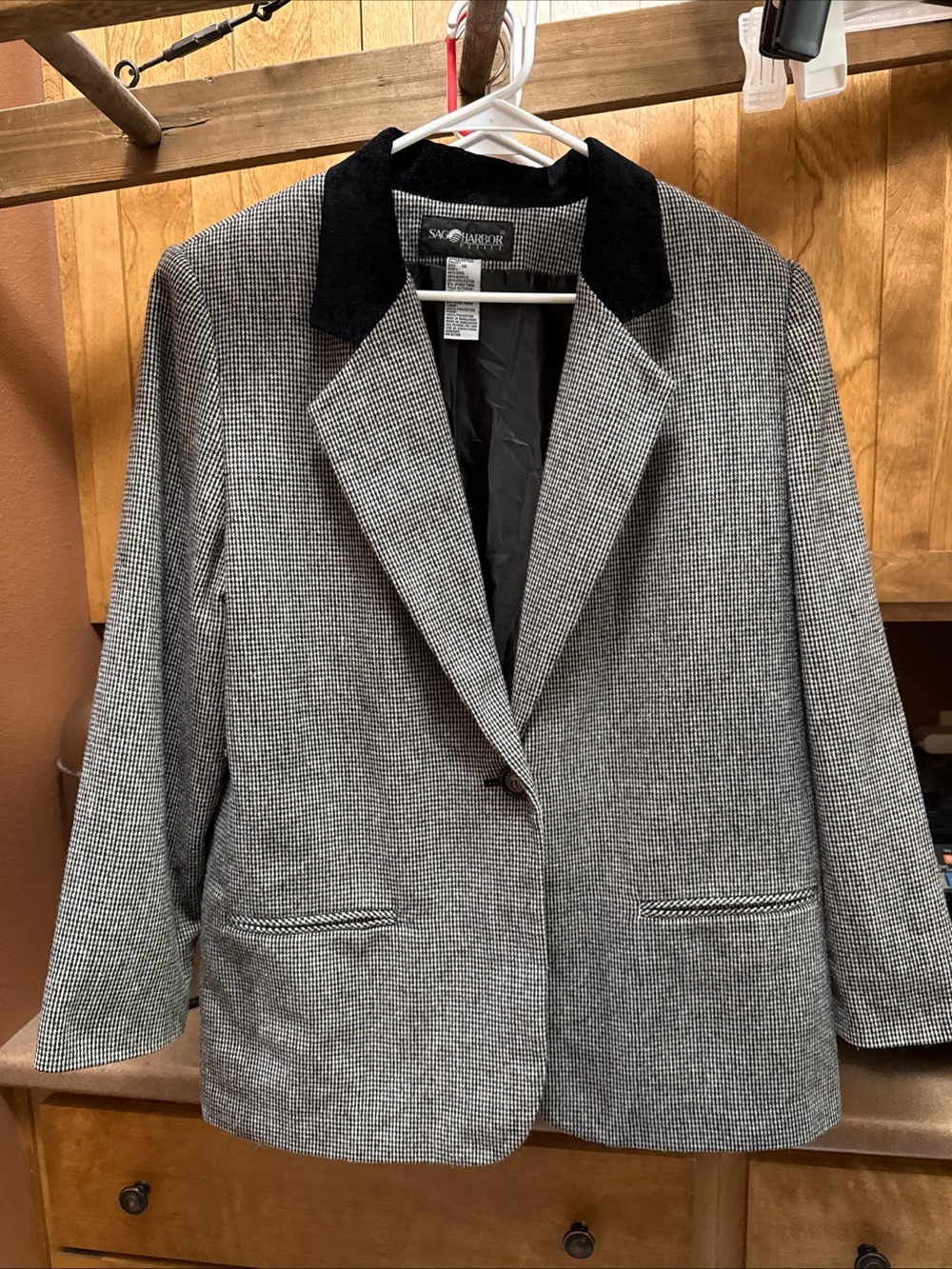 Sag Harbor Black and White Houndstooth Blazer with Black Collar VTG late 80’s
